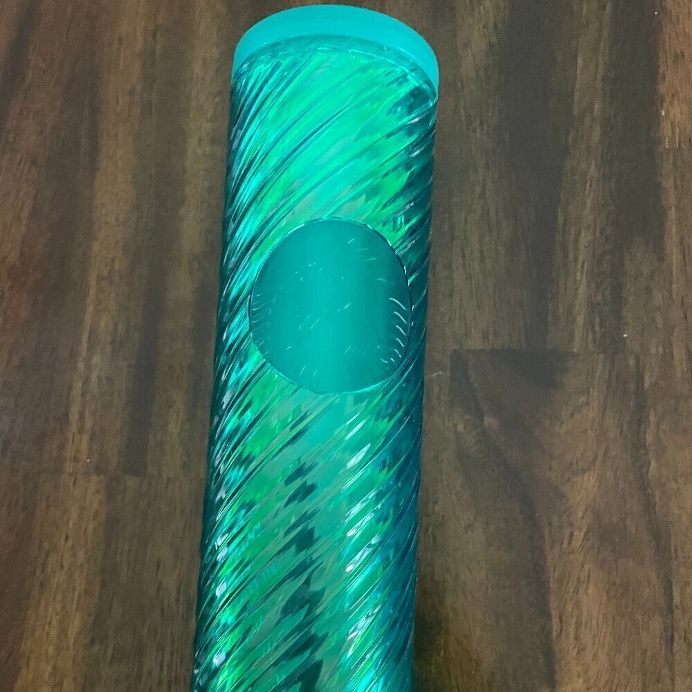 Starbucks Tumbler 16oz Green 2022 Twist Lid Plastic 9" Tall - Picture 1 of 7